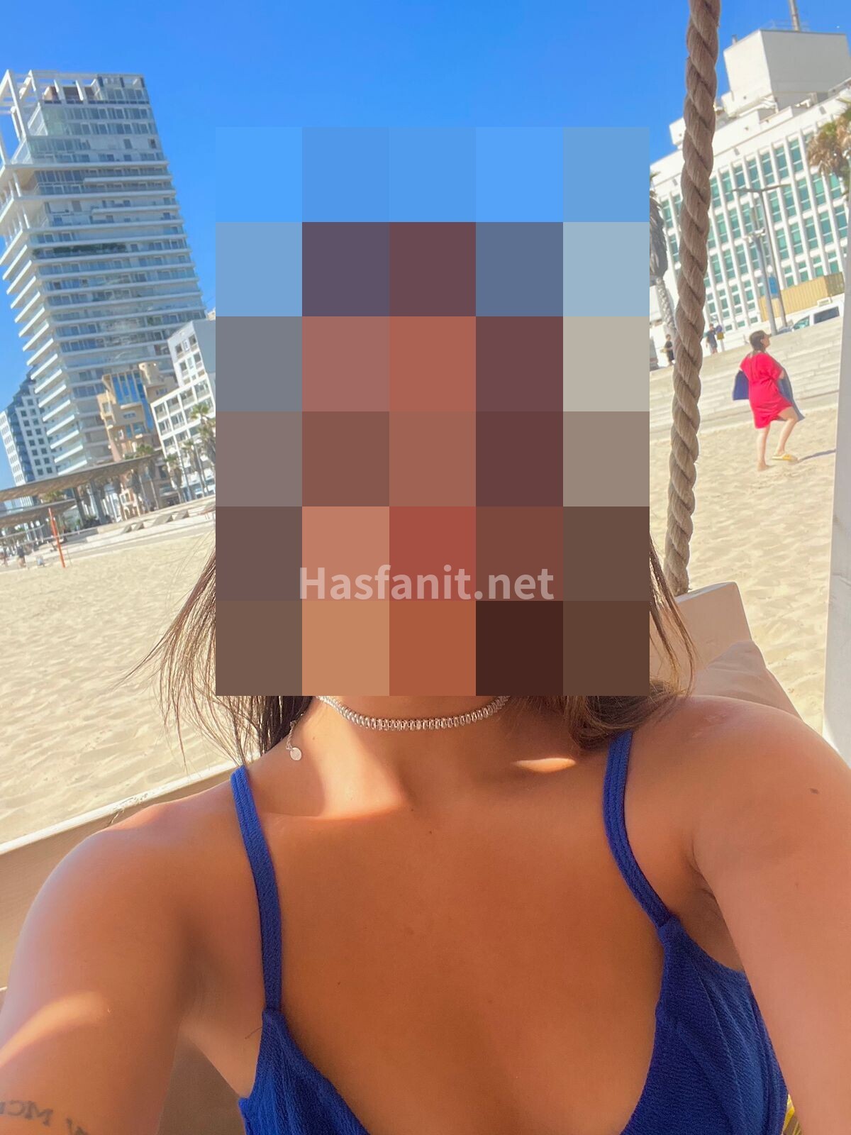 האהובה על הקהל המקומי – אופיר – חשפניות במרכז